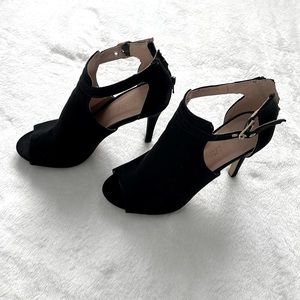 Madden girl size 7 stiletto zip up peep toe